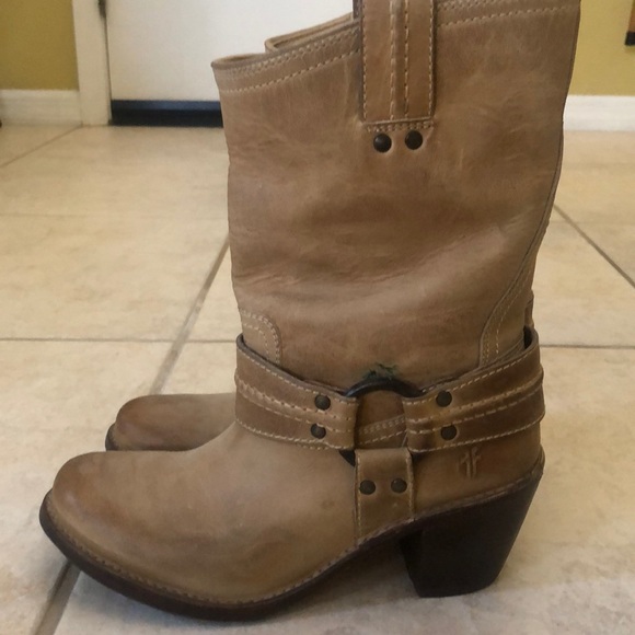 Gorgeous Frye Harness boots in Camel SZ 7 - Picture 2 of 9